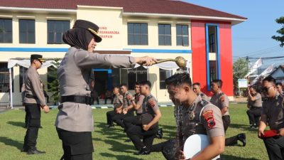 40 Personel Polres Batang Naik Pangkat, Kapolres AKBP Veronica: Tingkatkan Profesionalisme Jelang Hari Bhayangkara ke-80
