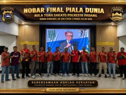 Kebersamaan Tanpa Sekat, Kombes Pol. Apri Wibowo Pimpin Nobar Final Piala Dunia di Polresta Padang