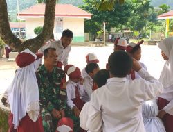 Humanis di Lokasi TMMD ke-129 Kodim 0306/50 Kota, Babinsa Jadi Penyemangat Anak Sekolah Raih Cita-Cita