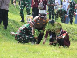 Pangdam XX/TIB Mayjen TNI Arief Gajah Mada Wujudkan Semangat TNI Hadir untuk Rakyat Lewat Penghijauan