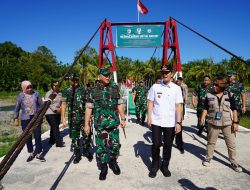 TINJAU JEMBATAN BATANG MANGOI, PANGDAM XX/TIB: AKSES LANCAR, PRODUKTIVITAS MASYARAKAT MENINGKAT