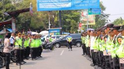 Bagi-Bagi 15.000 Ayam Gratis di Alun-Alun, Aksi Damai Peternak Kendal Lancar dengan Pelayanan Persuasif Polisi