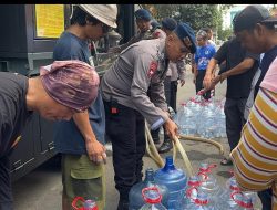 Brimob Polda Jateng Serentak Salurkan Air Bersih bagi Warga Terdampak Kekeringan di Berbagai Wilayah Jawa Tengah