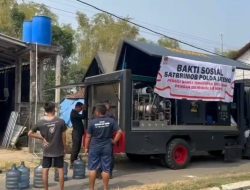 Brimob Polda Jateng dan Kicau Mania Bersinergi Salurkan Air Bersih bagi Warga Terdampak Kekeringan Gotong Royong Peduli