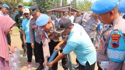 HUT ke-24 Propam Polri, Polda Jateng Salurkan 10.000 Liter Air Bersih ke Warga Kendal