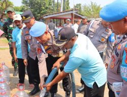 HUT ke-24 Propam Polri, Polda Jateng Salurkan 10.000 Liter Air Bersih ke Warga Kendal