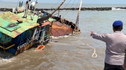 Kapal Tunda Sarden Kandas di Dermaga Batang, Polairud: Tidak Ada Korban Jiwa