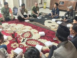 Gandeng Warga Wonolelo, Polsek Sawangan Bersama TNGM Pasang Spanduk Imbauan Kebakaran Hutan